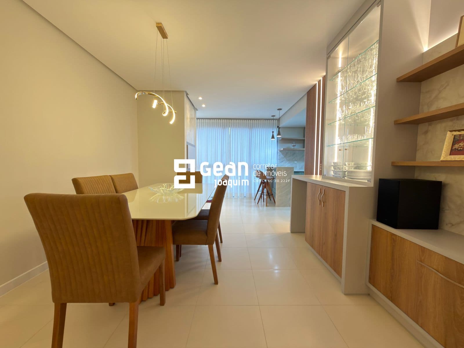 Apartamento Alto Padrão com 3 Quartos e 2 Vagas, Mobilia Nova.