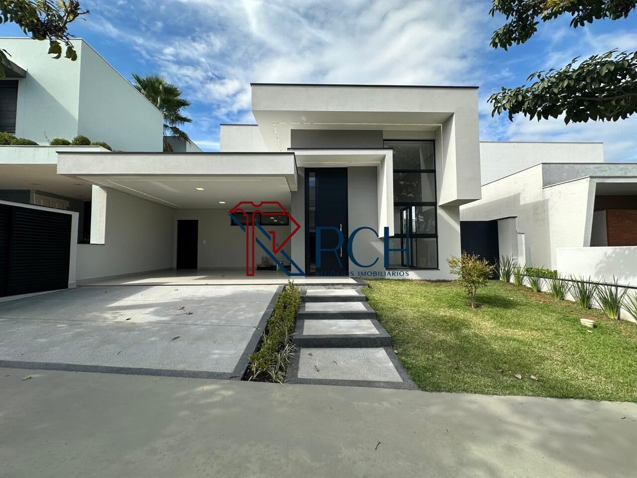 Casa à venda com 3 quartos sendo 3 suítes - Condomínio Chácara Ondina