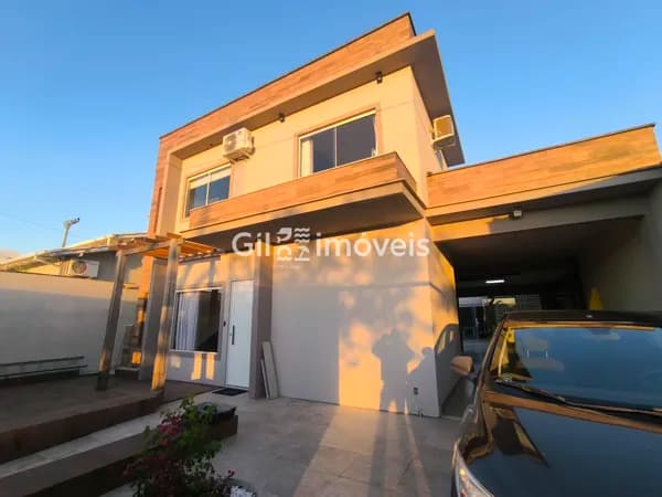 Casa mobiliada com piscina no Jardim América – pronta para morar