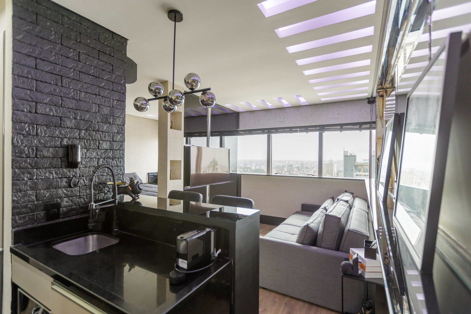 Studio Mobiliado à Venda no Universe Life Square – Centro de Curitiba Modernidade, Sofisticação e Excelente Potencial de Investimento