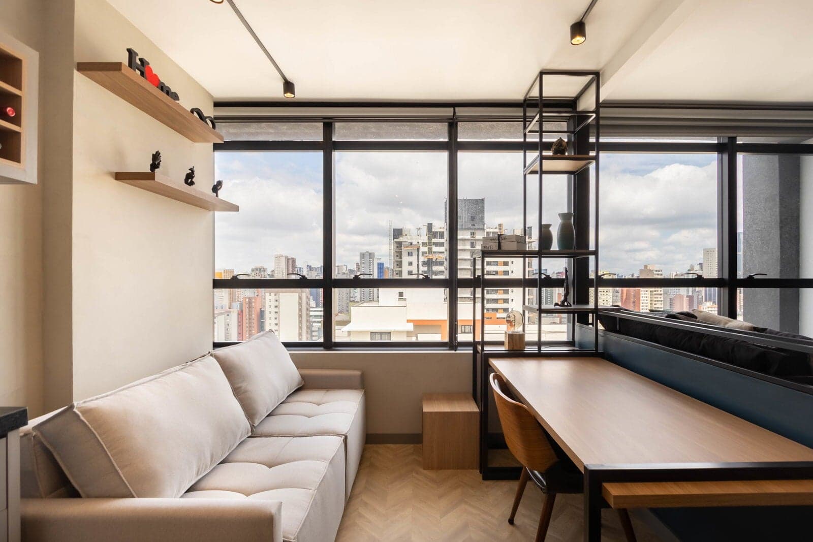 Studio Mobiliado à Venda no Centro de Curitiba Elysia Living 26m² Pronto para Morar Excelente para Investimento