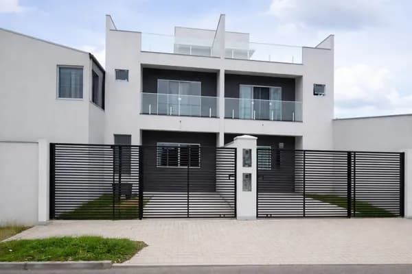 Sobrado à Venda no Sítio Cercado em Curitiba 3 Quartos, Suíte, Terraço Amplo e 2 Vagas de Garagem