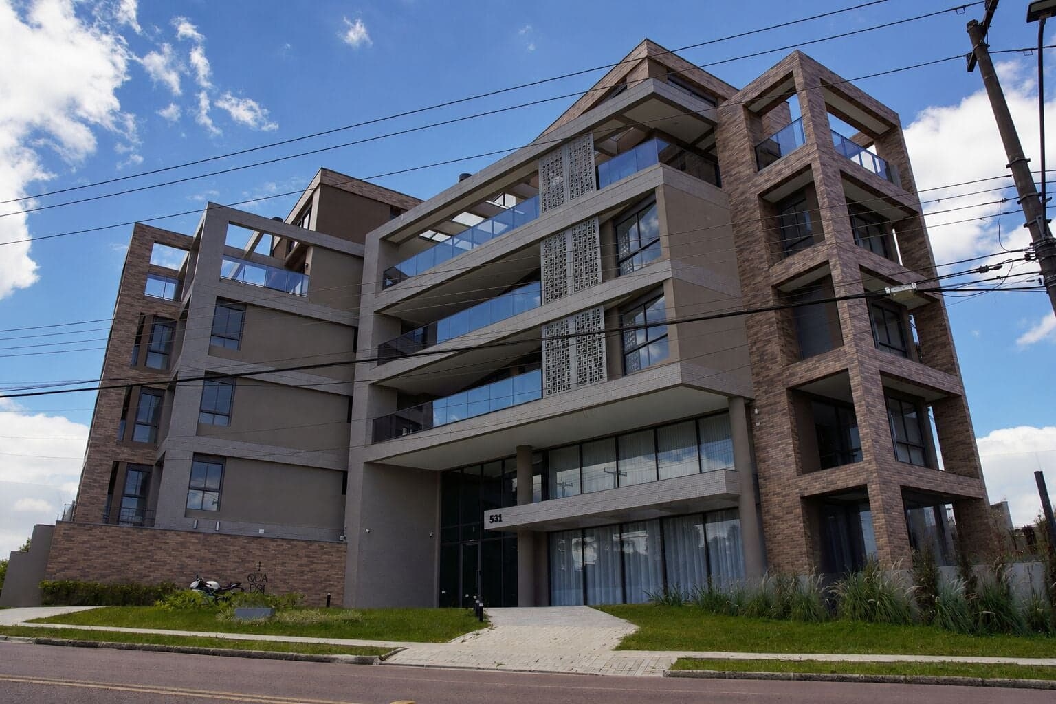 QUADRI Bom Retiro Curitiba Apartamentos Prontos para Morar com 2 Suítes