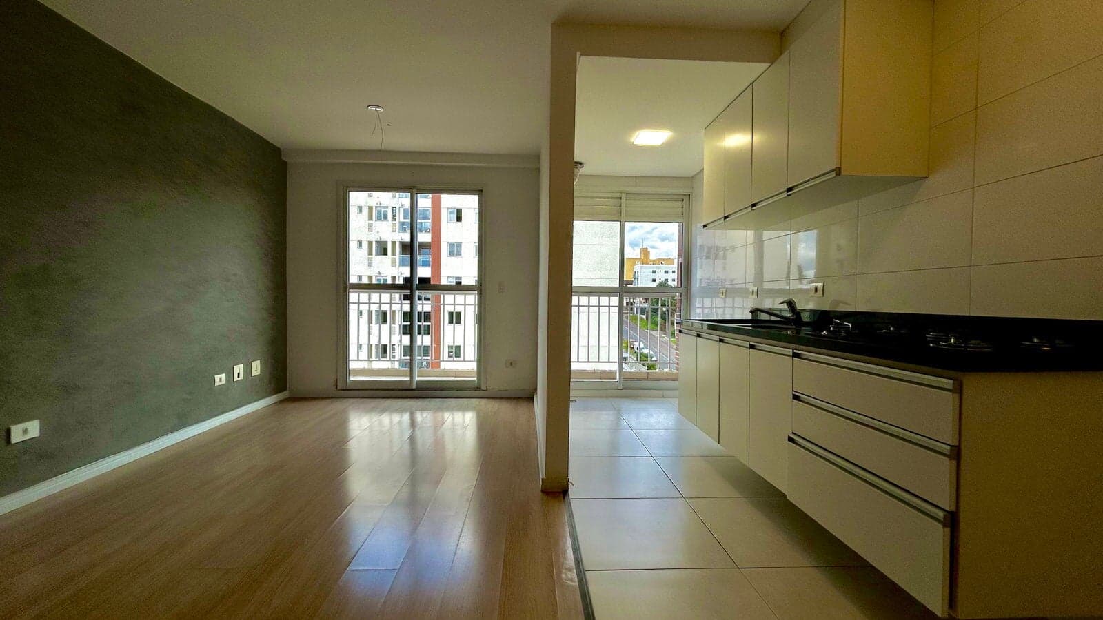 Apartamento à Venda no Boa Vista em Curitiba com 2 Quartos, Suíte, Sacada com Churrasqueira e 1 Vaga Harmonie Residenz