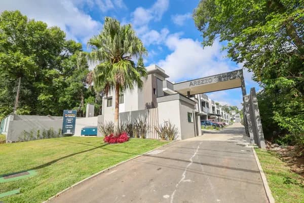 Sobrado Pronto para Morar no Umbará em Curitiba Residenziale Arezzo com 3 Quartos e Suíte