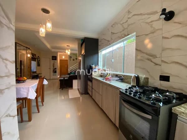 Sobrado de Alto Padrão com Suítes e Espaço Gourmet | São José dos Pinhais
