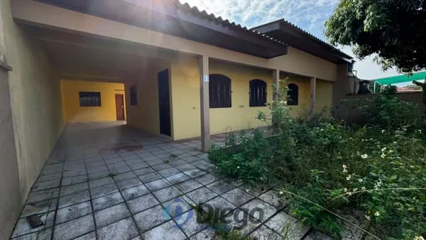 🏡 Casa à Venda – Apenas 600 metros do mar! 🌊