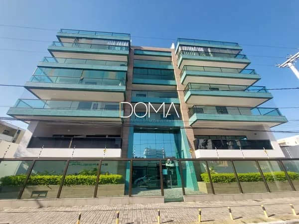 Amplo apartamento perto da Praia do Forte