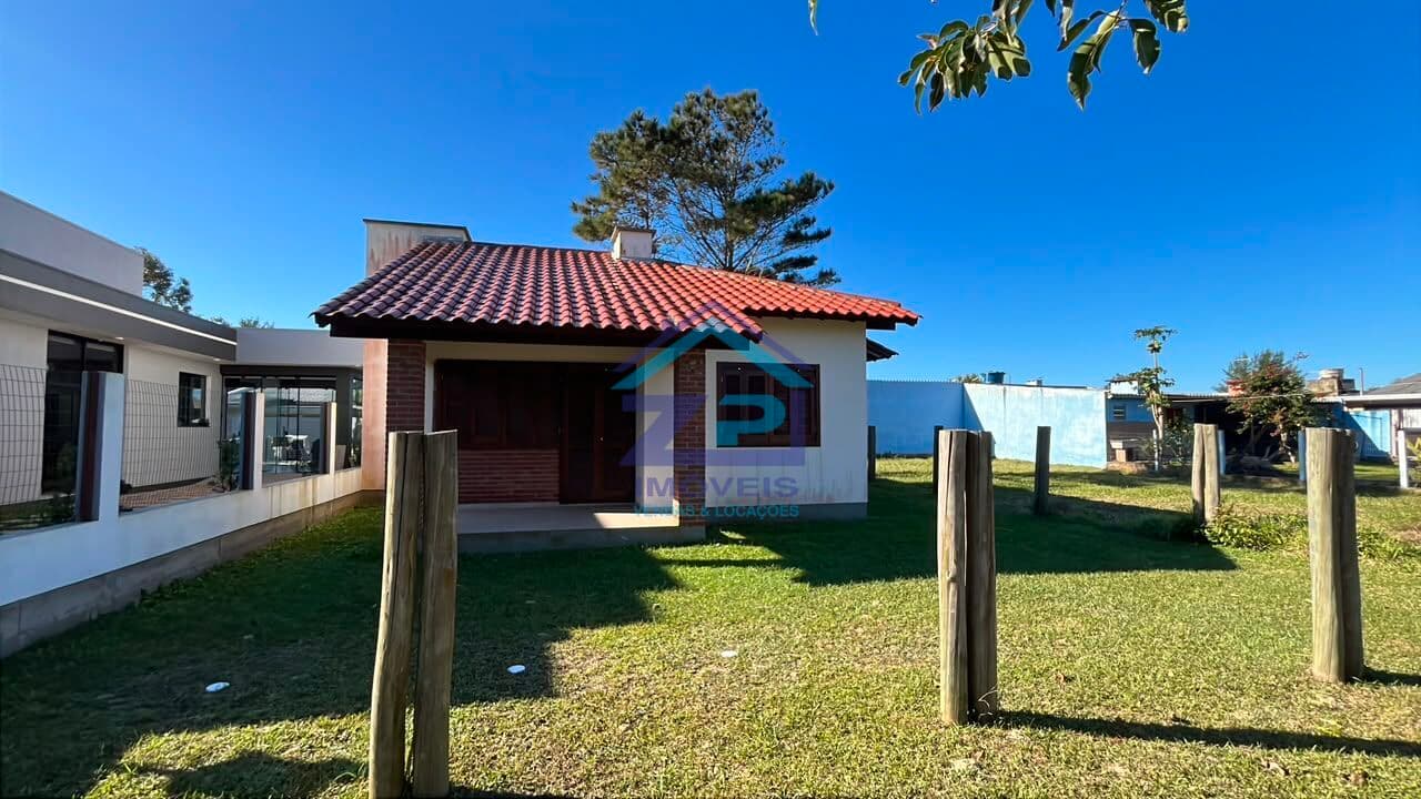 Casa à venda com 03 dormitórios - Baln. Atlântico