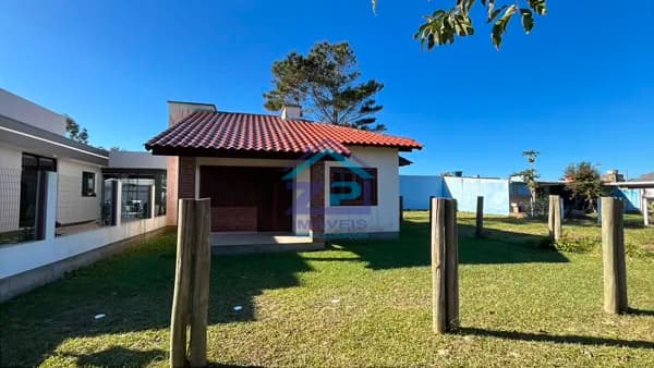 Casa à venda com 03 dormitórios - Baln. Atlântico
