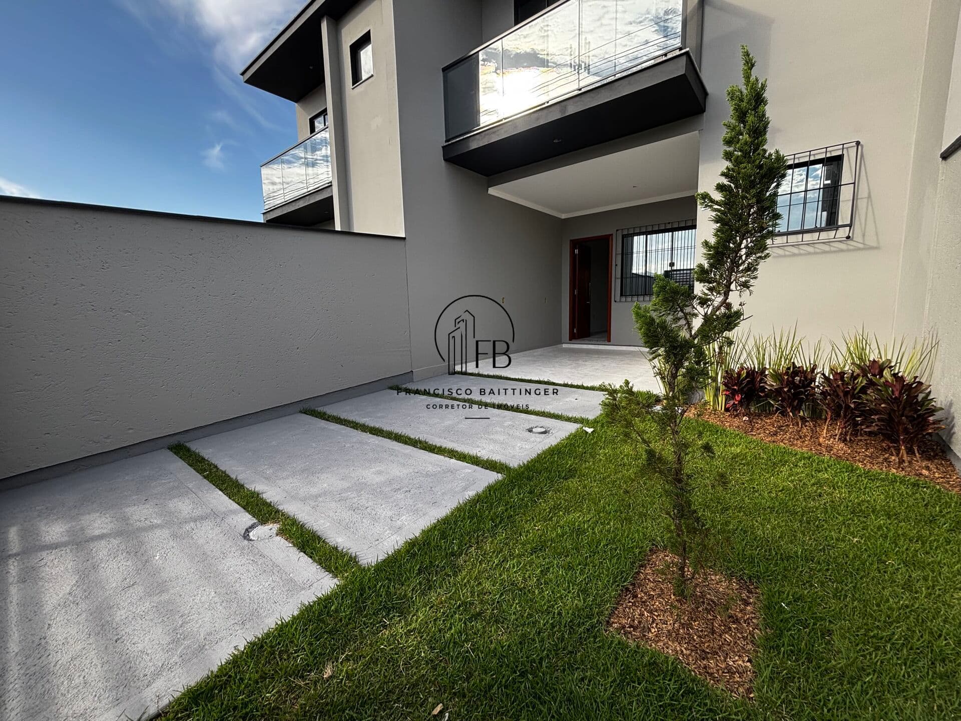 Casa Sobrado em Sertão do Maruim, São José/SC