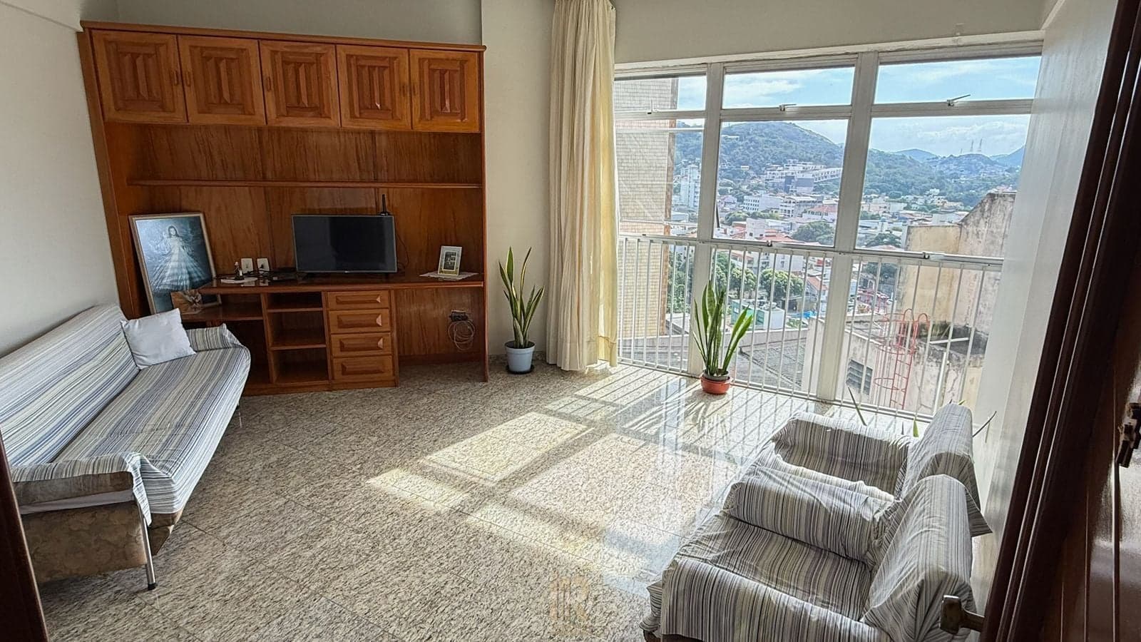 Apartamento 2 Quartos, 80m², Vista para o Convento da Penha – Ed. Mirante da Vila