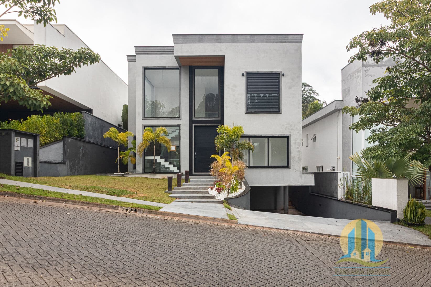 RESIDÊNCIA DE ALTO PADRÃO À VENDA – RESIDENCIAL TAMBORE 11