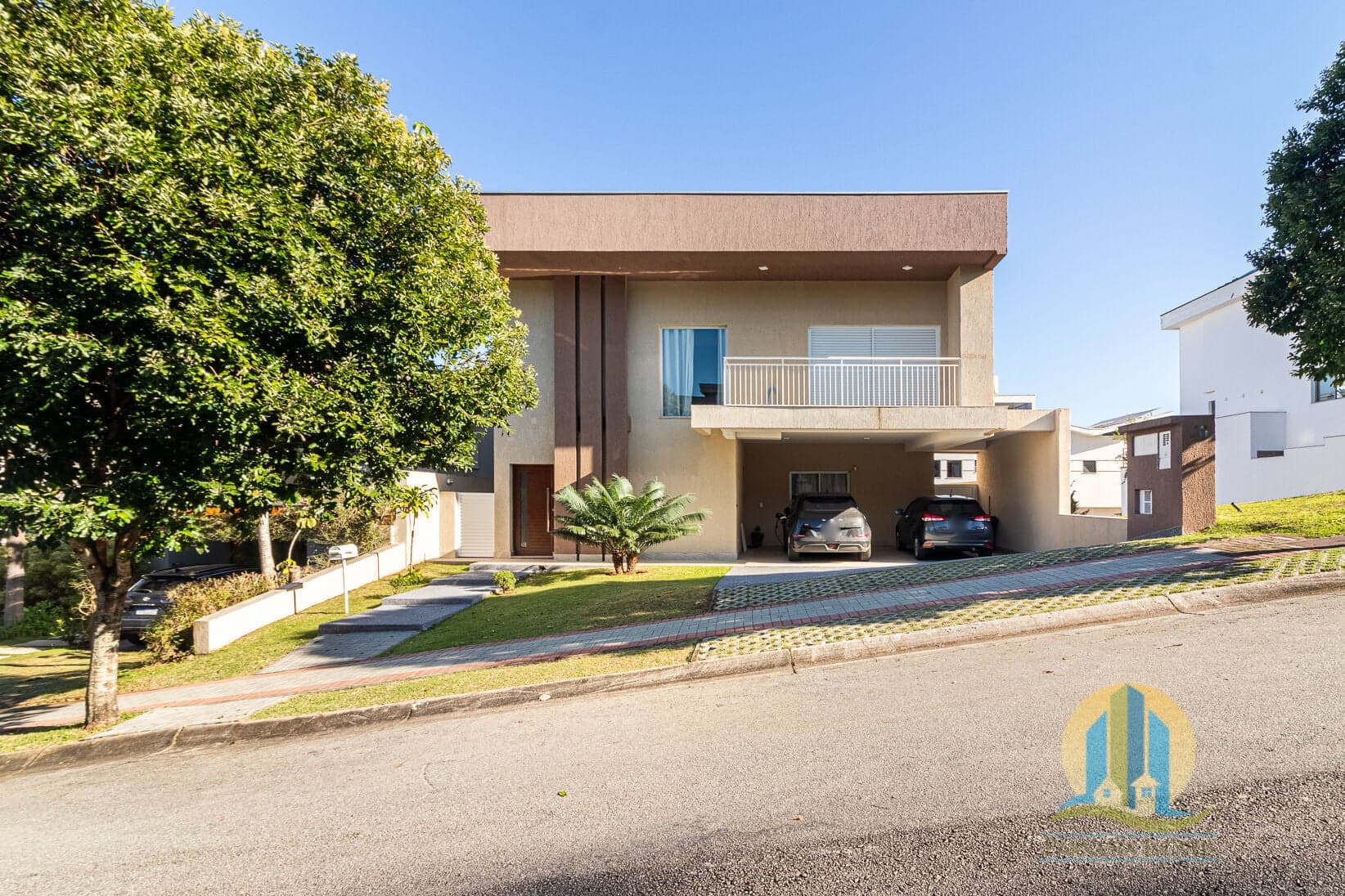 Casa à Venda no Residencial Itahyê – 5 Dormitórios, Piscina e Vista Permanente para a Reserva