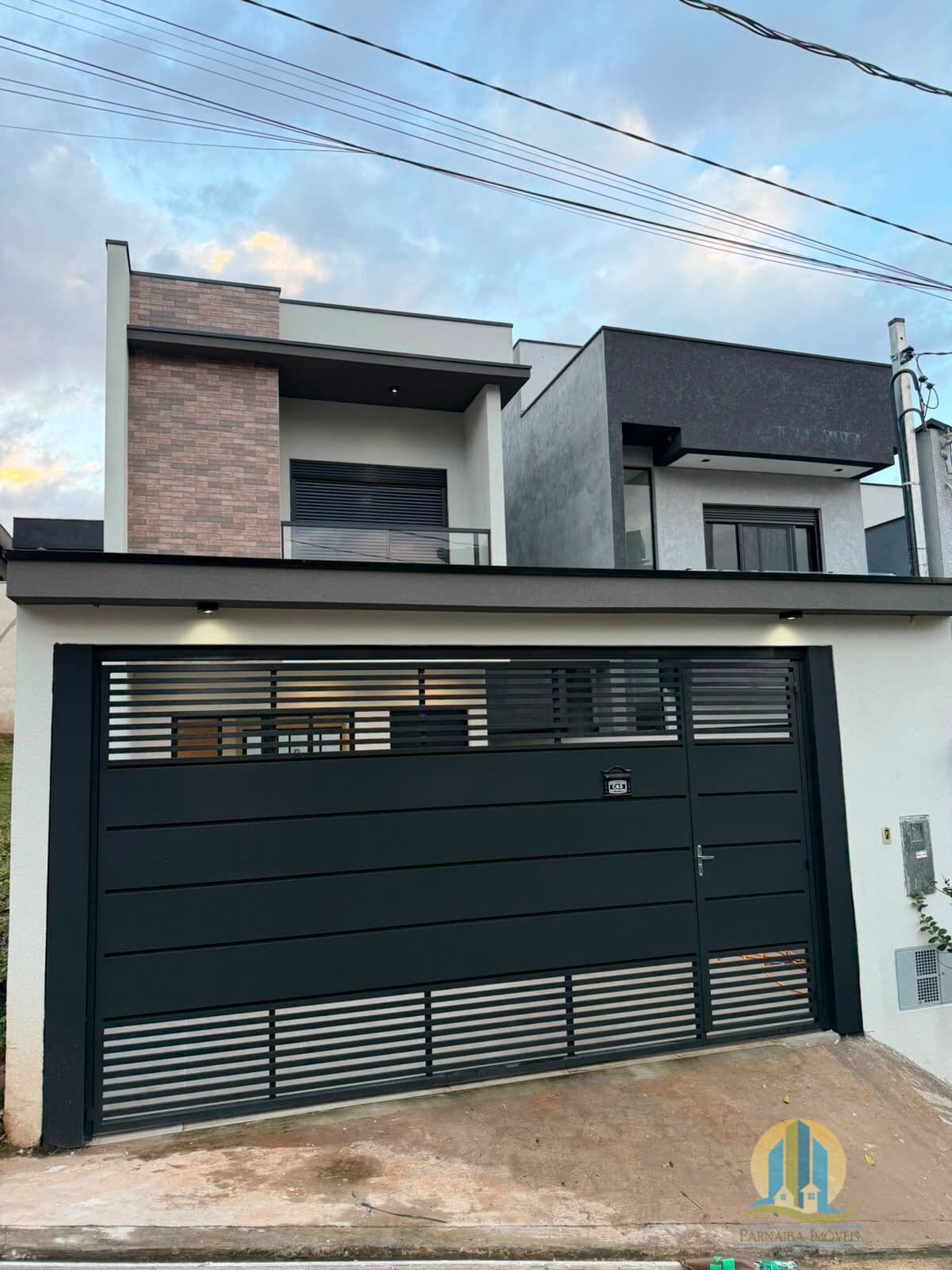 SOBRADO À VENDA – NOVA JAGUARI – SANTANA DE PARNAÍBA/SP