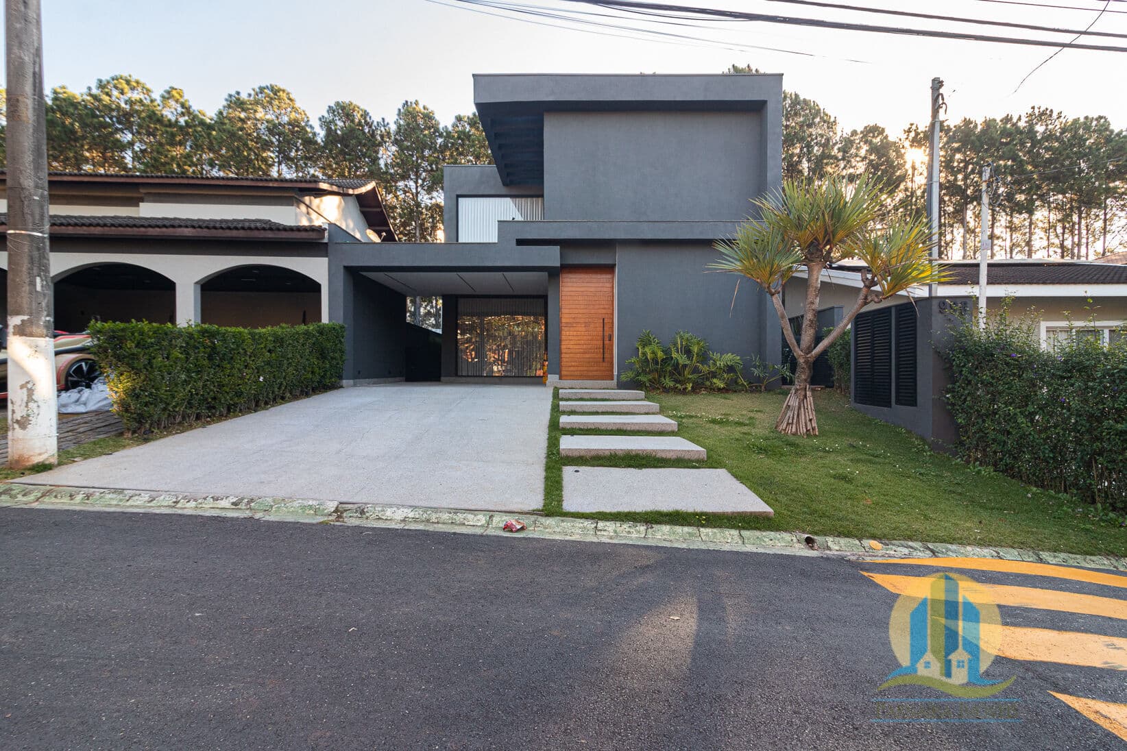 CASA À VENDA E LOCAÇÃO – ALPHAVILLE RESIDENCIAL 4