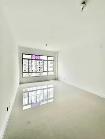 Apartamento Espaçoso na Rua Mais Desejada de Icaraí, Niterói-RJ