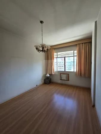 Apartamento de 3 Quartos com Vista Livre e 120m² a Passos da Praia de Icaraí!