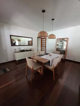 Casa linear com 920m² de terreno, 4 quartos, lazer completo e a 5 minutos do centro de Teresópolis