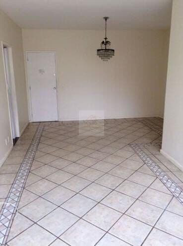 Apartamento com 2 Quartos (1 Suíte) e Vaga em Frente ao Campo de São Bento – Icaraí!