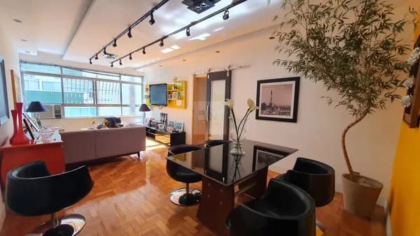 Apartamento reformado a poucos passos da Praia de Icaraí – 3 quartos com suíte