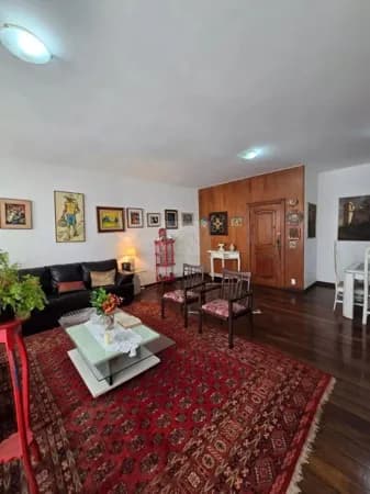 Exclusividade e Conforto na Quadra da Praia | 4 Quartos e Vista Parcial do Mar!