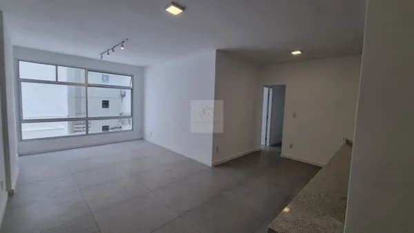 Apartamento Reformado a 1 Quadra da Praia de Icaraí – 3 Quartos e 120m²!