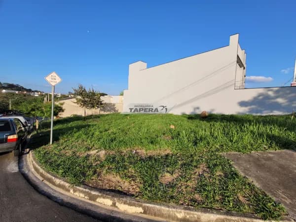 Terreno Comercial de esquina à venda