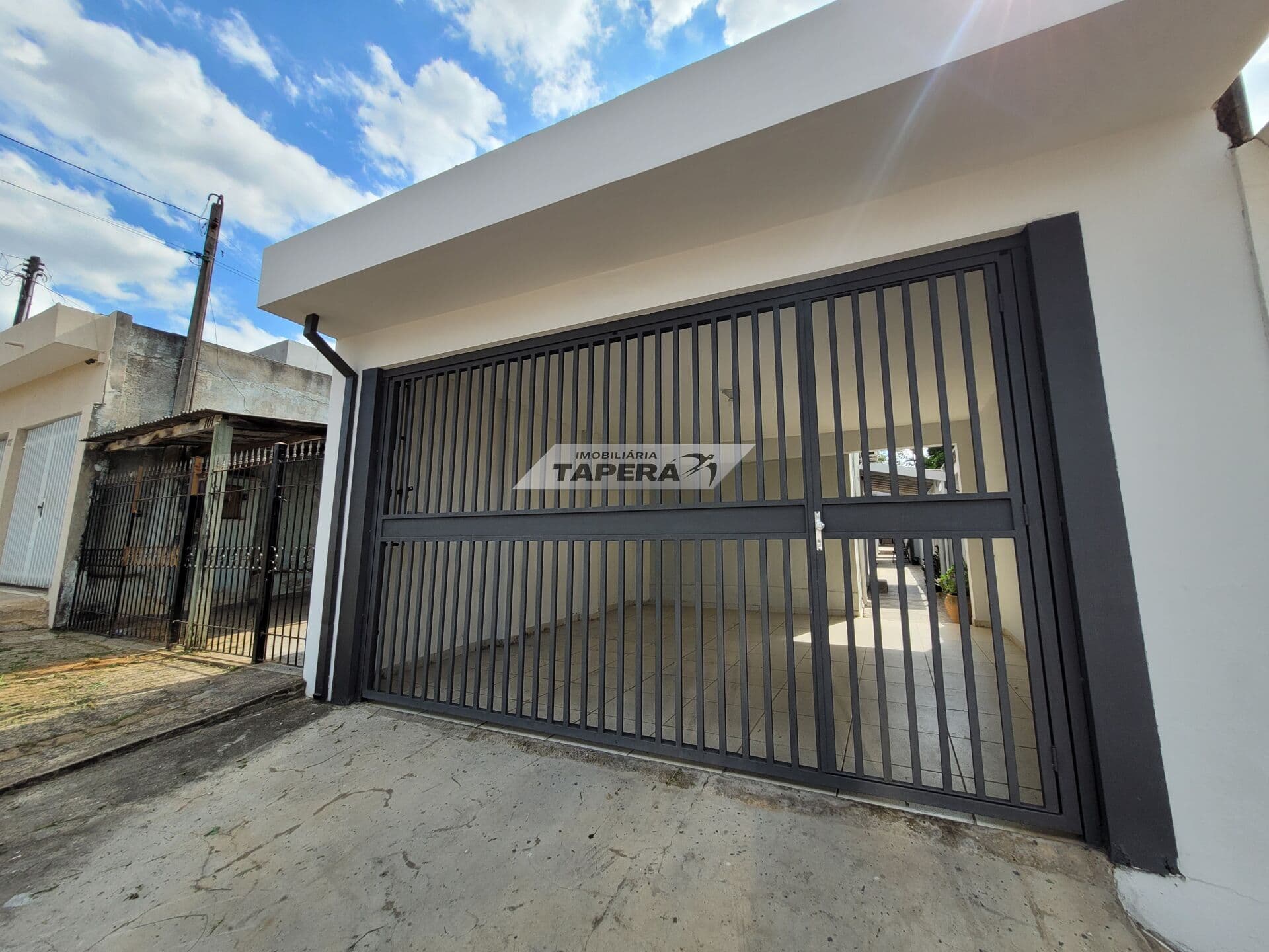 Imóvel com duas casas à venda