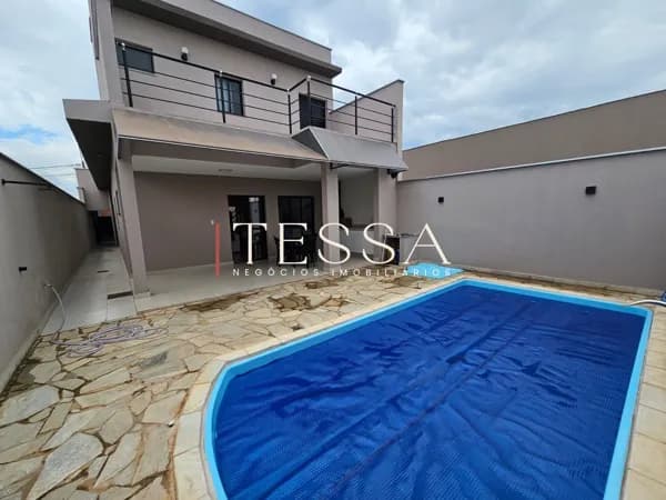 Sobrado com piscina e pé-direito alto à venda no Campestre – Piracicaba/SP