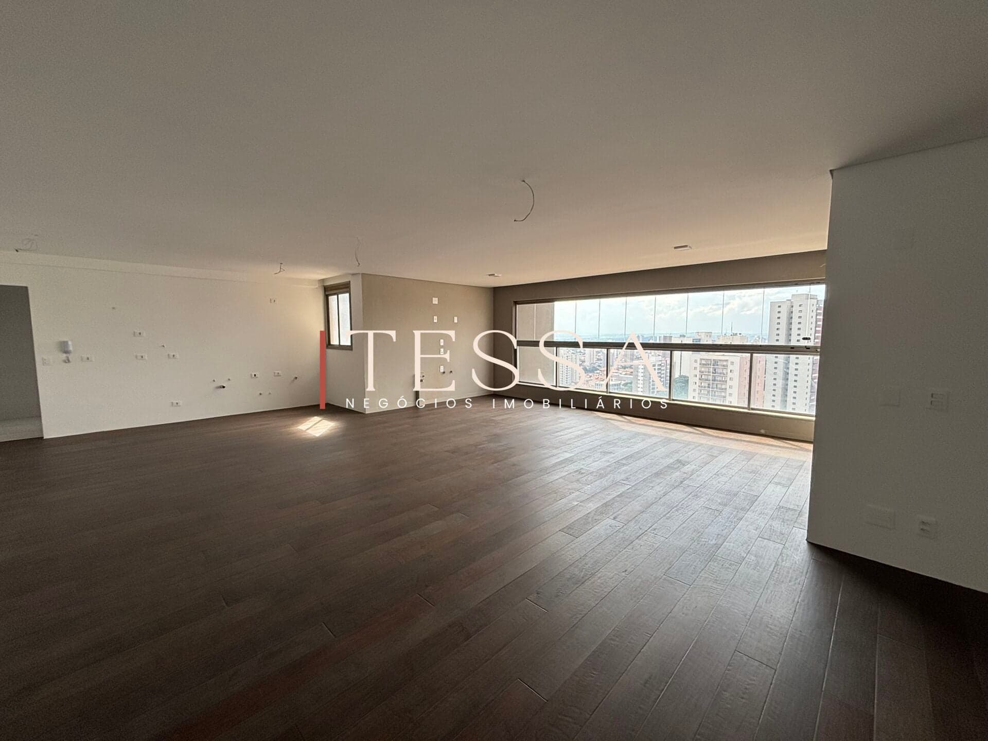 Apartamento The Gardens, Andar alto e sol da manhã