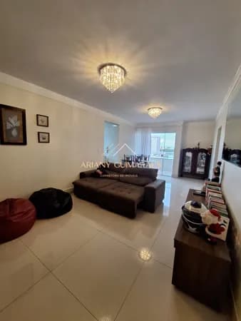 Apartamento central , com suíte 2 vagas de garagem