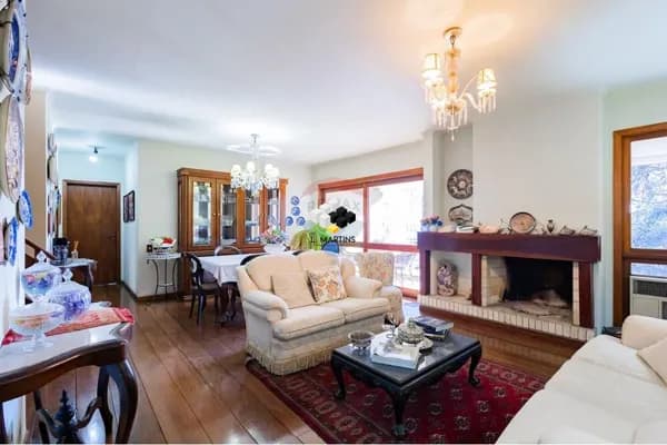 Cobertura de Luxo: Preço Reduzido em Petrópolis!