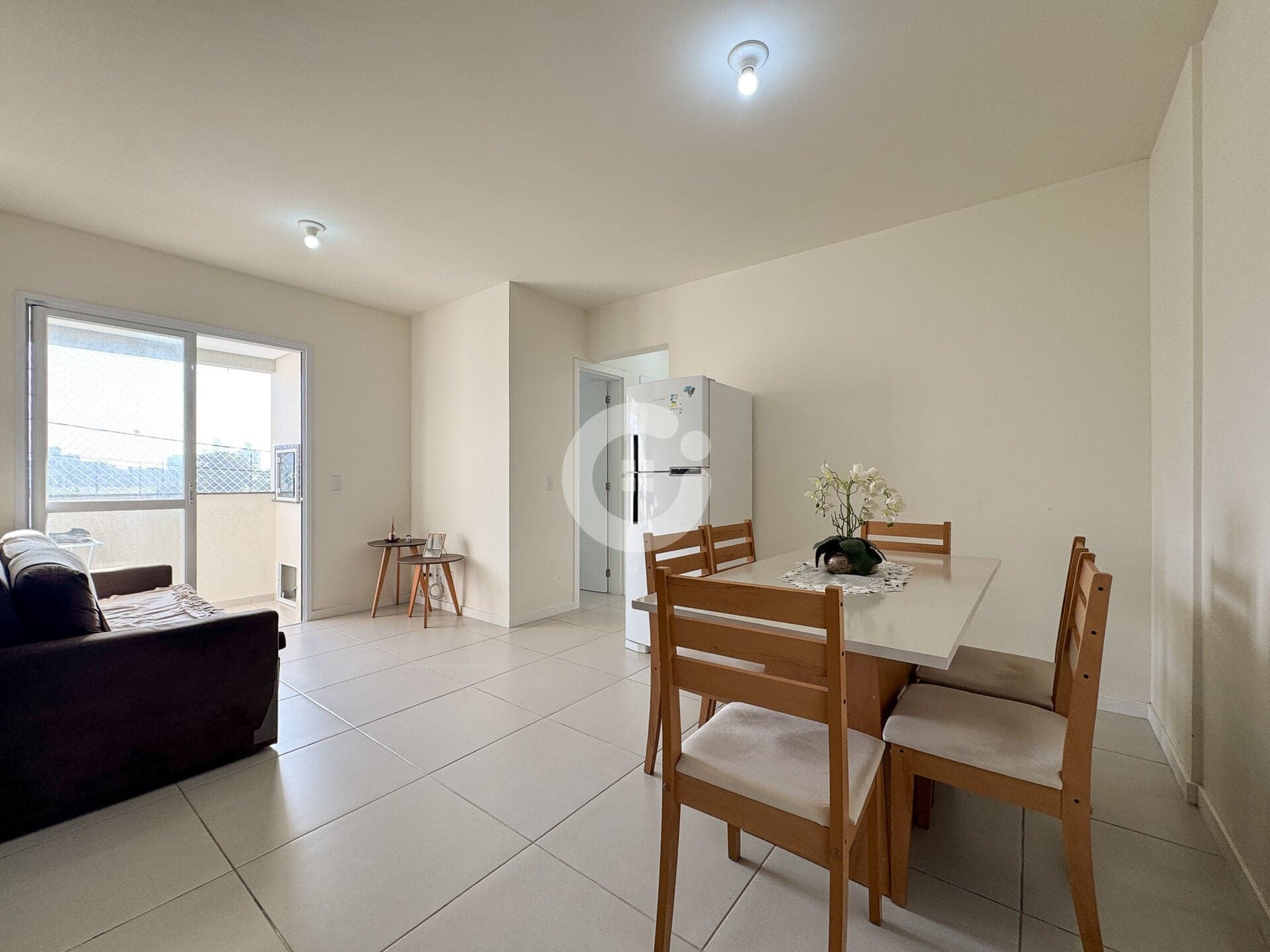 Apartamento de 2 quartos (1 suíte) e 1 vaga próximo ao shopping