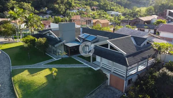Casa com 3 suítes à venda no KM60 - Tubarão/SC
