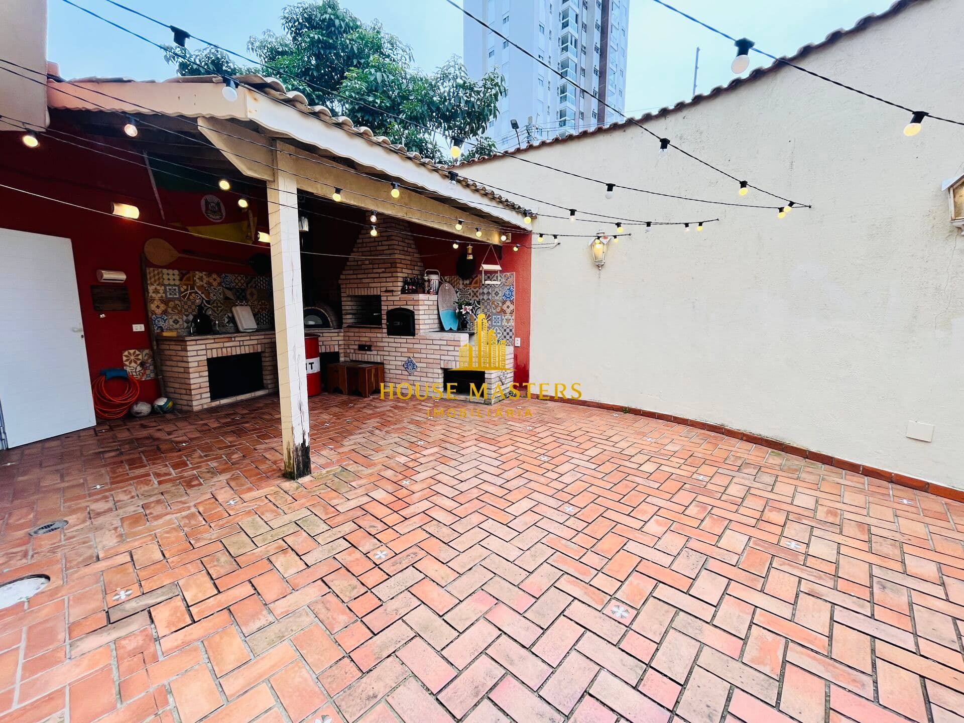 Sobrado aceita permuta por apartamento nos condomínios Allure ou Varandas, na região da Avenida Prestes Maia.