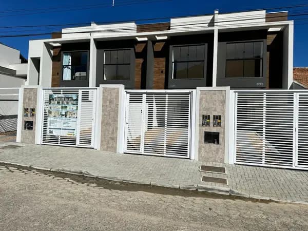 Sobrado à venda no bairro Água Verde em Blumenau/SC