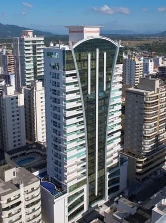 Apartamento à venda no bairro Meia Praia em Itapema/SC