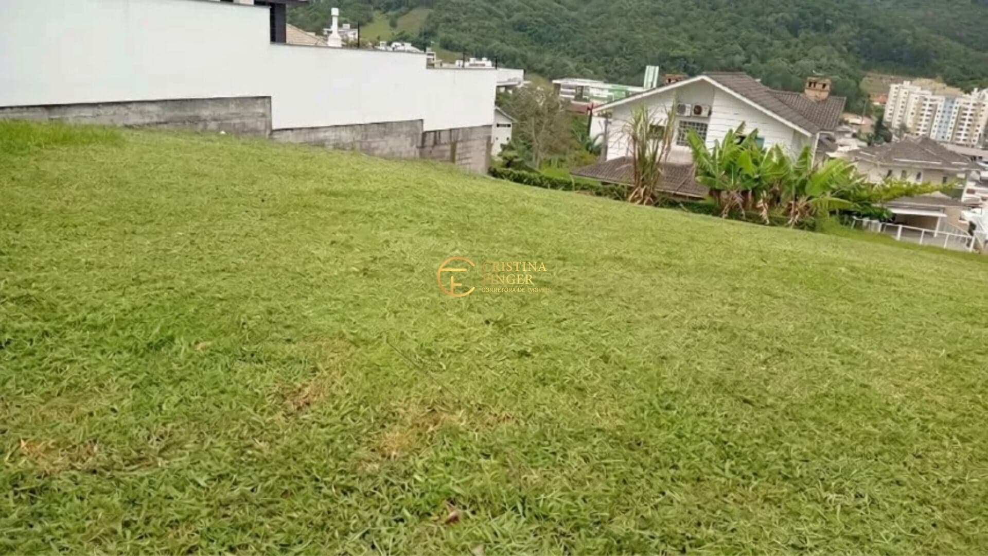 Terreno à Venda na Pedra Branca | Vista para Montanha, Terreno Elevado e Bairro Planejado