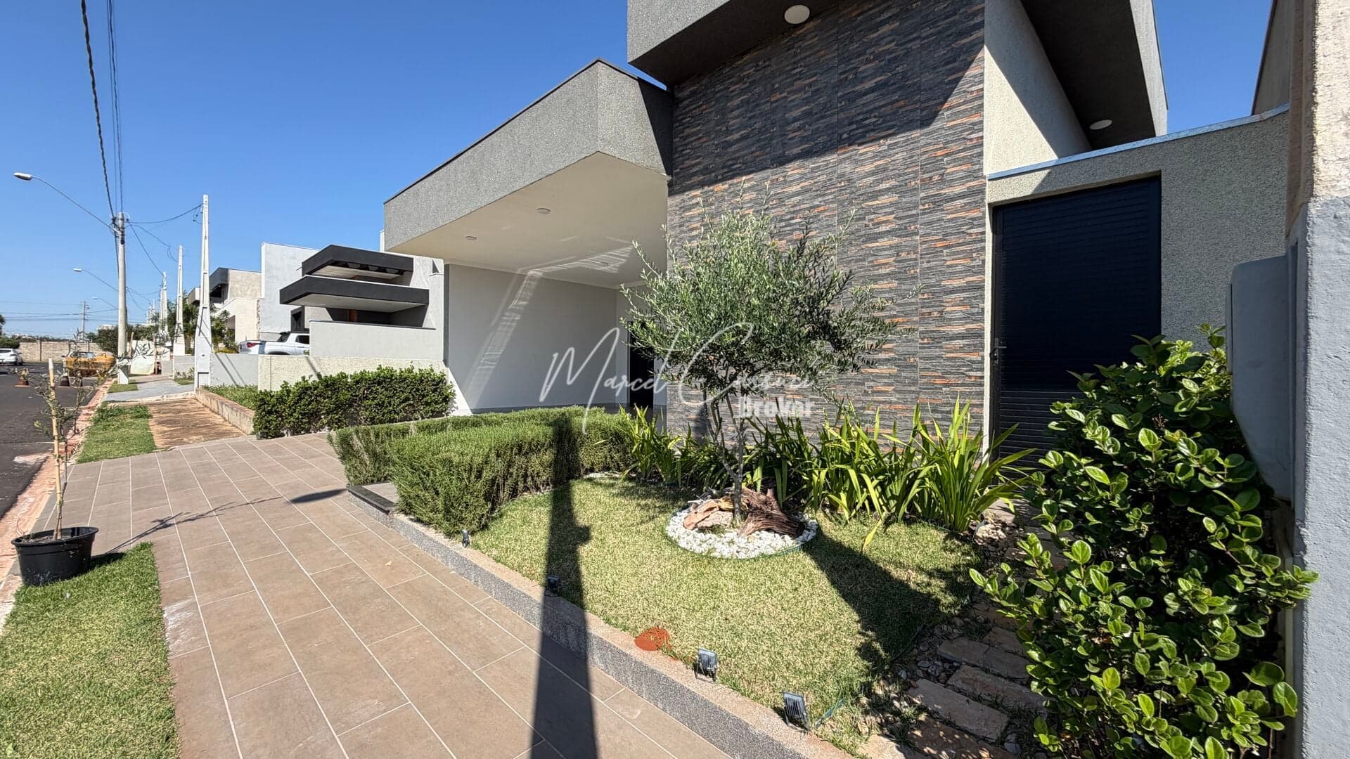 Casa à venda no Condomínio SetLife 1 em Mirassol/SP, com 3 dormitórios, 168 m² de construção, Piscina aquecida.