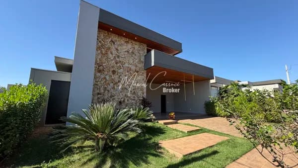 Casa à venda, 3 quartos suítes, piscina, escritório, área gourmet, cozinha separada, localizada no Condomínio Terra Vista Residencial Club, em Mirassol/ SP.