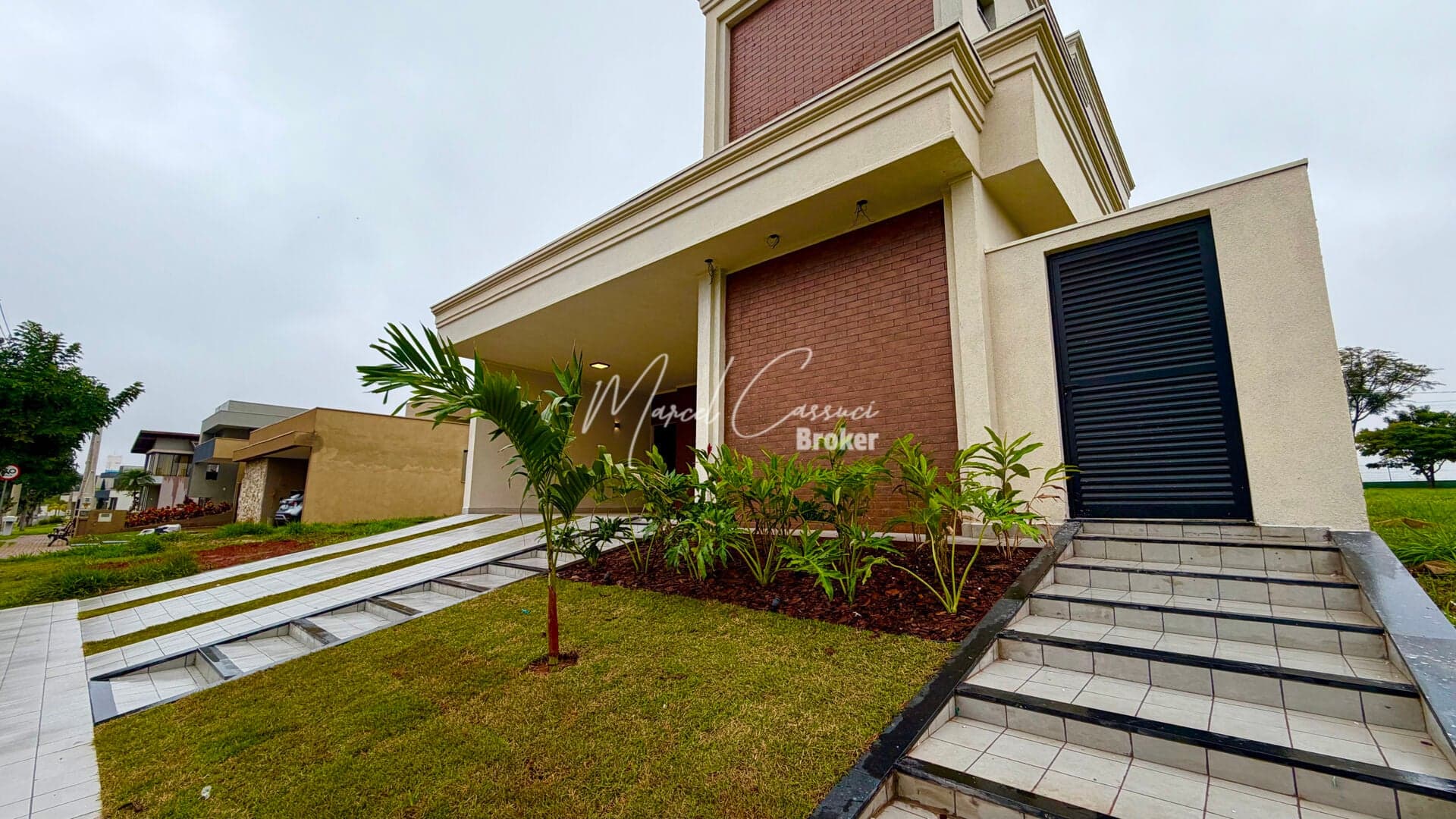 Casa à venda no Condomínio Terras Alphaville Mirassol, com 3 quartos suítes, sendo 2 com closet, spa, área gourmet com cozinha de apoio já equipada!