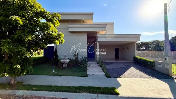 Casa à venda com 3 quartos suítes, sendo 1 suíte máster com closet e hidromassagem, área Gourmet e piscina aquecida e com iluminação, rica em marcenaria, localizada no Condomínio TerraVista Mirassol/SP