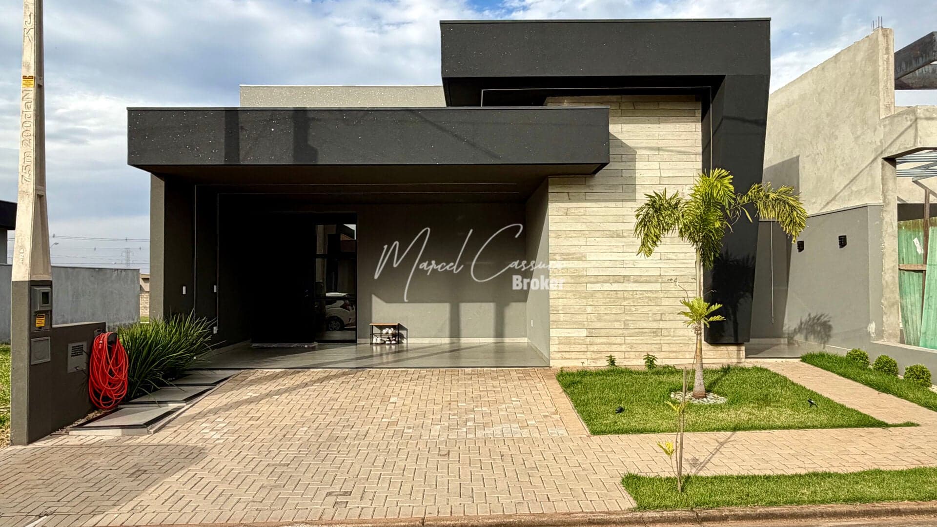 Casa a venda com 3 quartos, sendo 1 suíte, piscina aquecida, área gourmet, localizada no Condomínio Village Damha IV em Mirassol-SP.