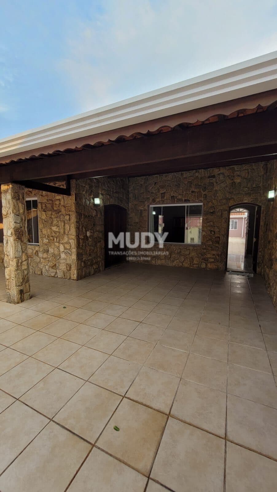 Casa térrea em excelente bairro com 4 quartos, edícula em terreno de 321m² - Indaiatuba SP