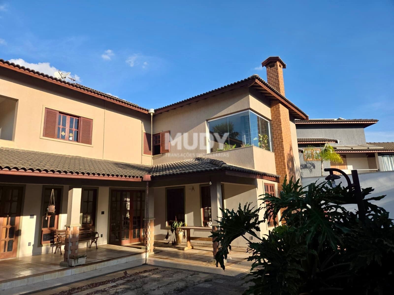 Casa tipo sobrado alto padrão em terreno de 840m², localizada no melhor ponto da Vila Suíça, com 4 dormitórios - Indaiatuba SP