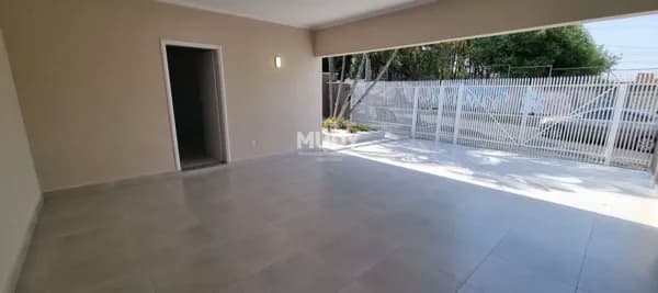 Casa térrea 3 quartos, edícula, churrasqueira em terreno de 250m2 para alugar em Indaiatuba SP