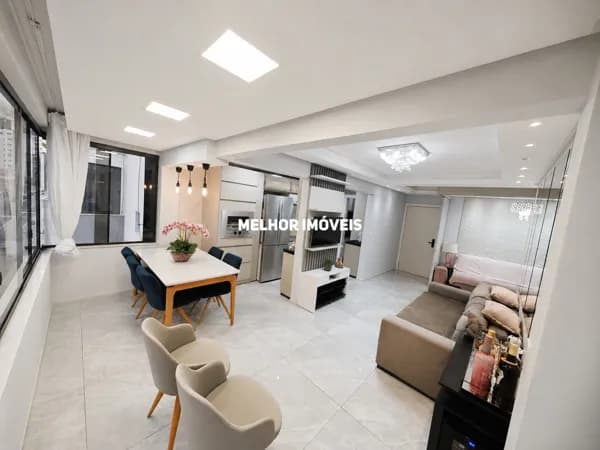 Apartamento mobiliado a venda no Centro de Balneário Camboriú