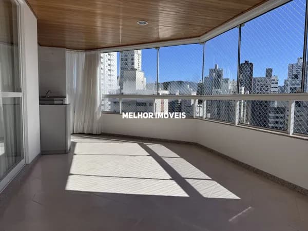 Apartamento à venda no Edifício Coliseum em Balneário Camboriú