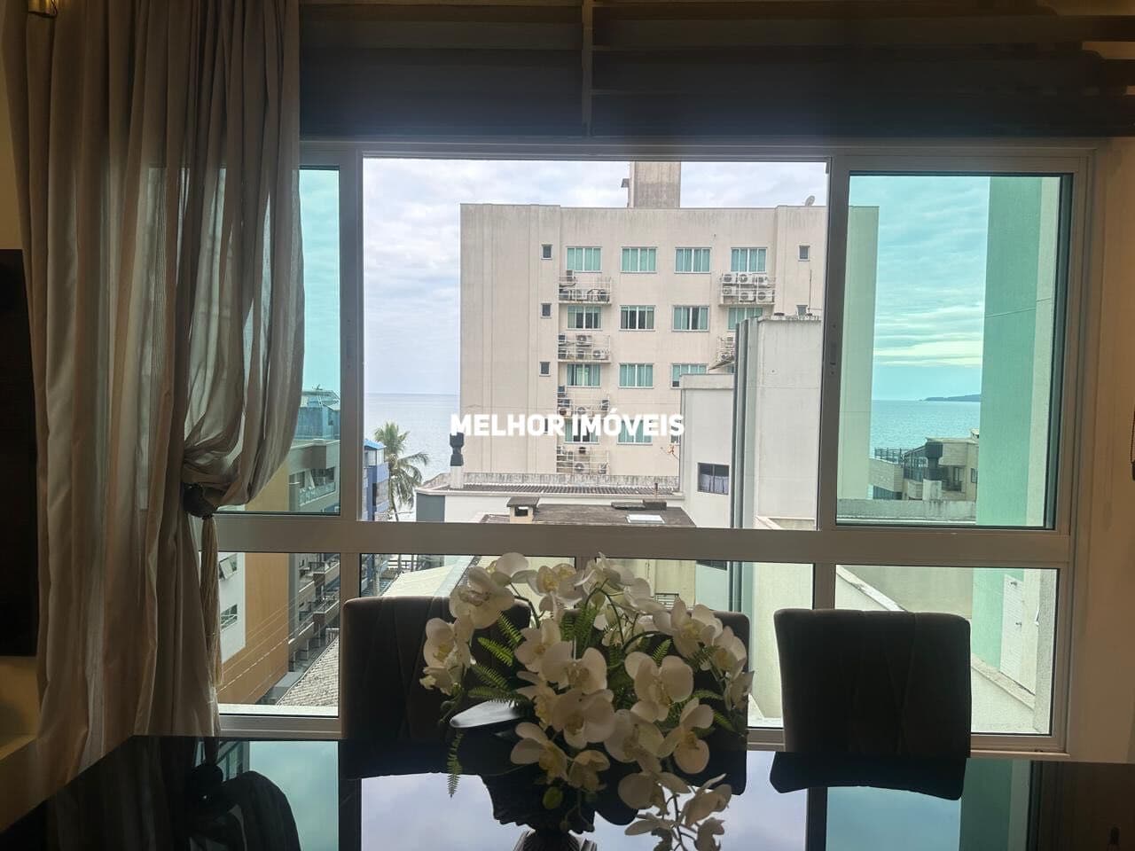 Apartamento Mobiliado na Quadra mar com 3 suítes e 2 vagas em Meia praia Itapema SC